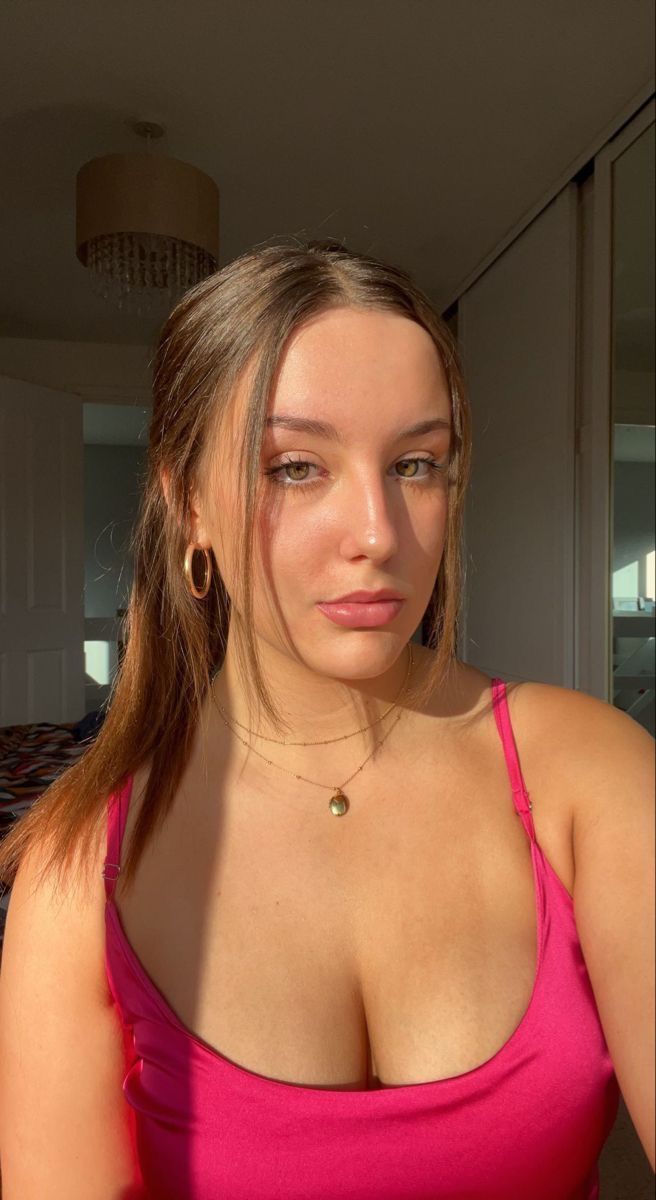 <em>Lyra S., London,</em>